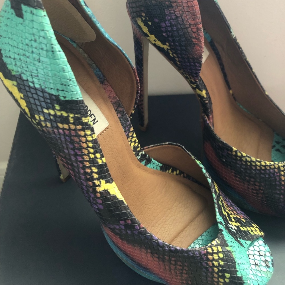 Steve Madden Snakeskin Printed Pumps - Picture 1 of 2